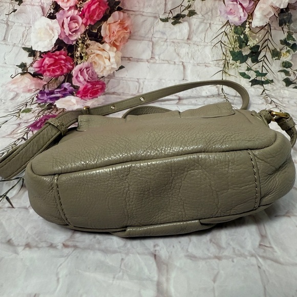 Marc by Marc Jacobs Gray Beige Leather Crossbody Bag - Picture 6 of 12
